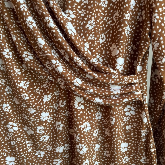 DKNY Floral Brown and White Blouse - Picture 2 of 6